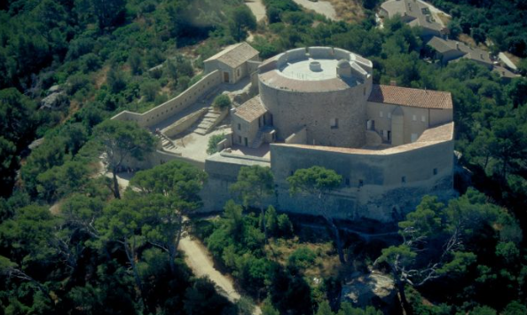 Alt-image : château, var, hyères, giens, architecture, vestiges,fort saint agathe
Source : hyeres-tourisme.com
