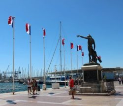 Port de Toulon, statue Génie de la Navigation, camping International Giens